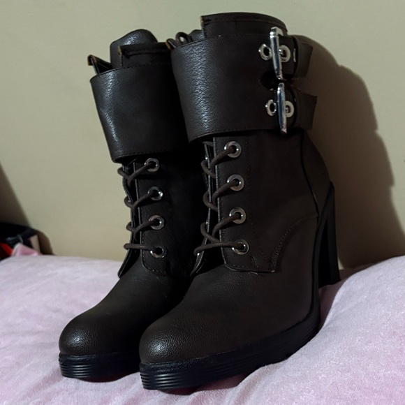 Guess high heel boots size 8M, work once EUC - Picture 2 of 6